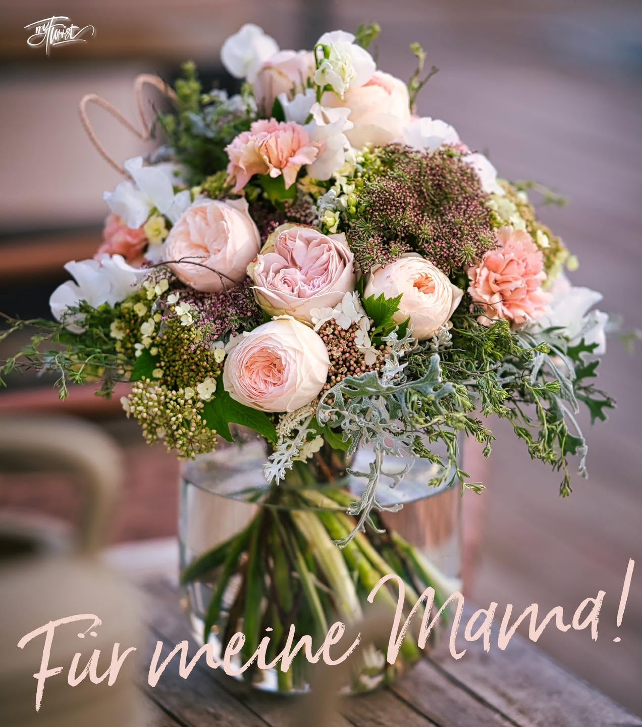 Pastellfarbener Blumenstrauß in Rosa und Creme
